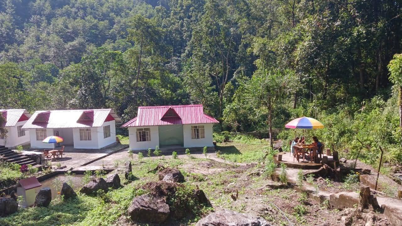 Lingsay Basera Retreat (River Side Homestay)